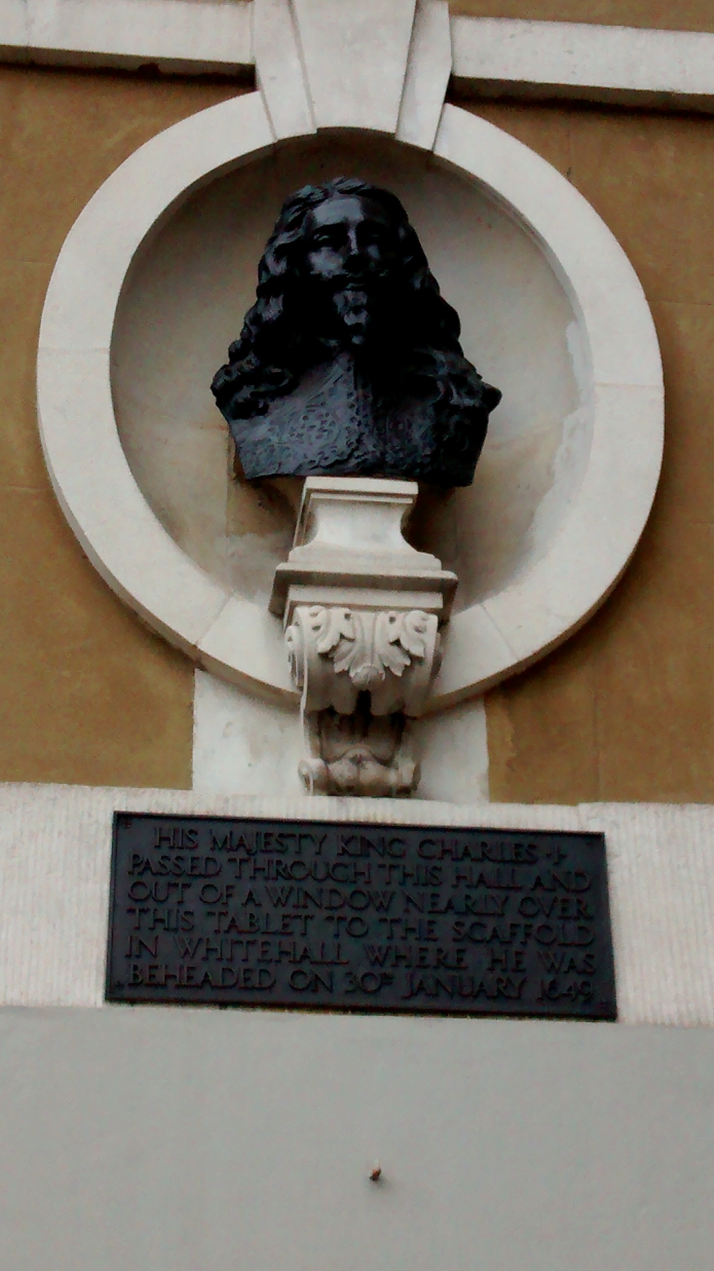 Denkmal für Karl I. an der Stelle, an der er 1649 hingerichtet wurde